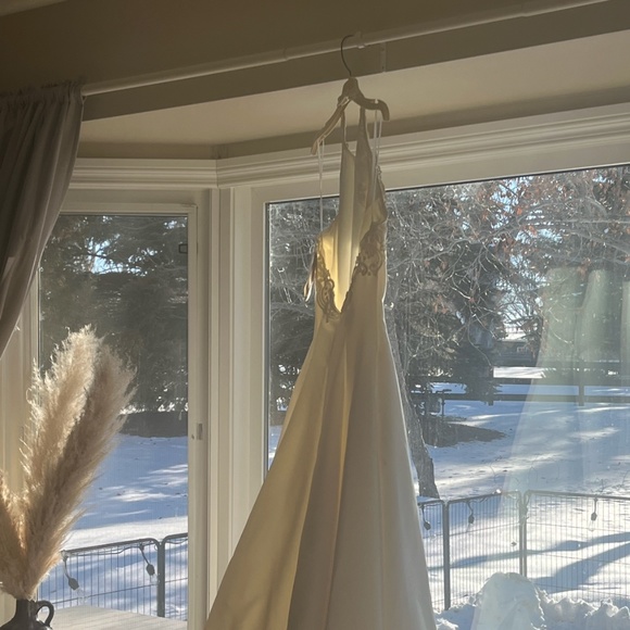 Beautiful Classic Silk Jessica McClintock Wedding Dress - Picture 2 of 9